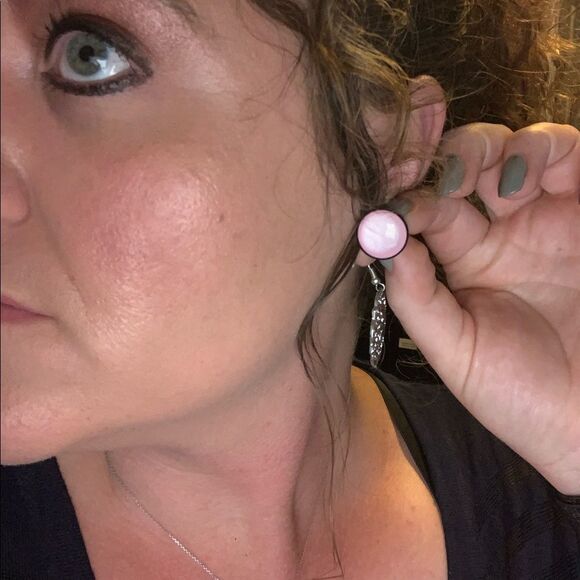 (U2) Light Pink Retro Dot Earrings - Picture 4 of 4